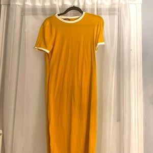 Bodycon yellow dress. Perfect for summer outings.